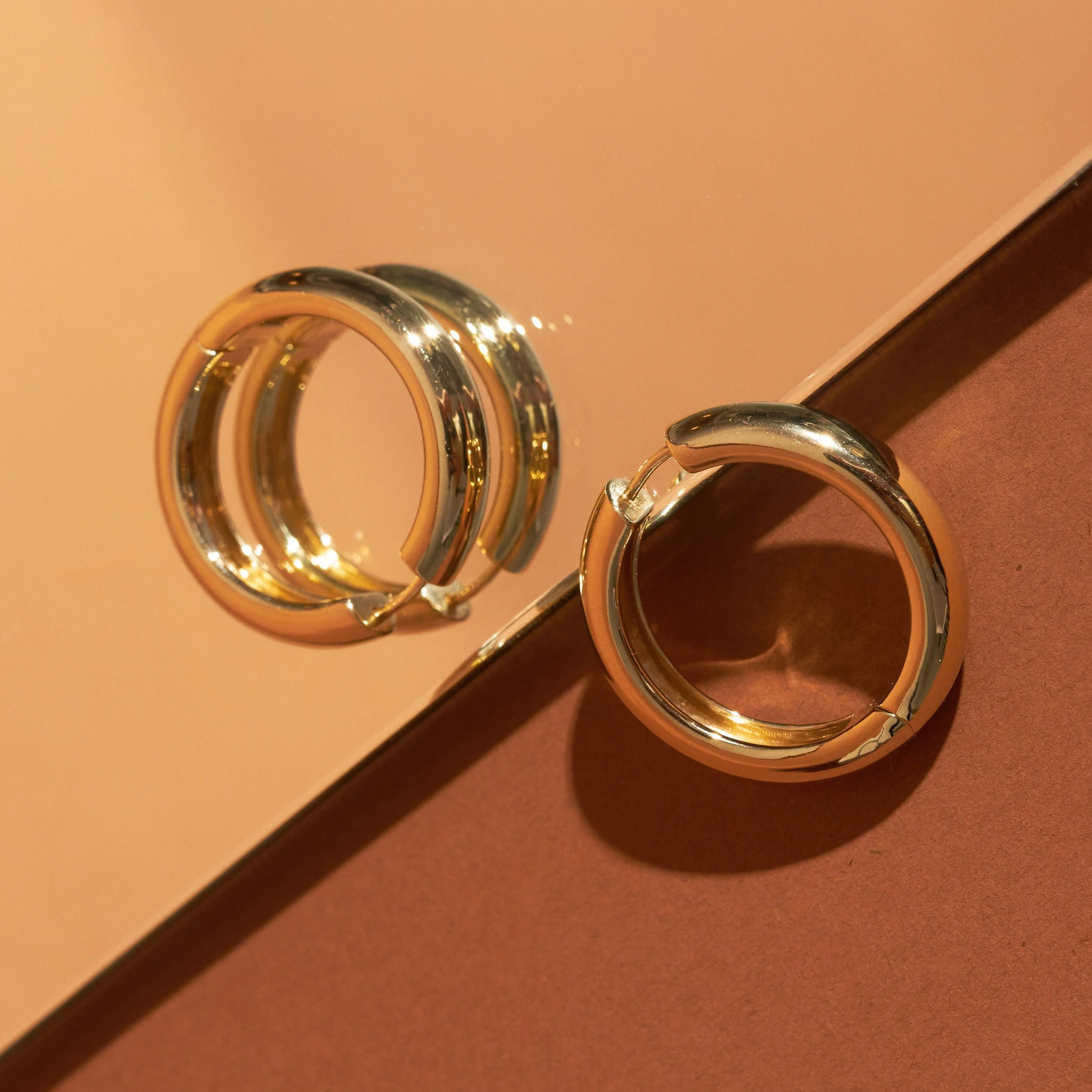 Medium Chunky Hinged Hoop Earrings - Image 10