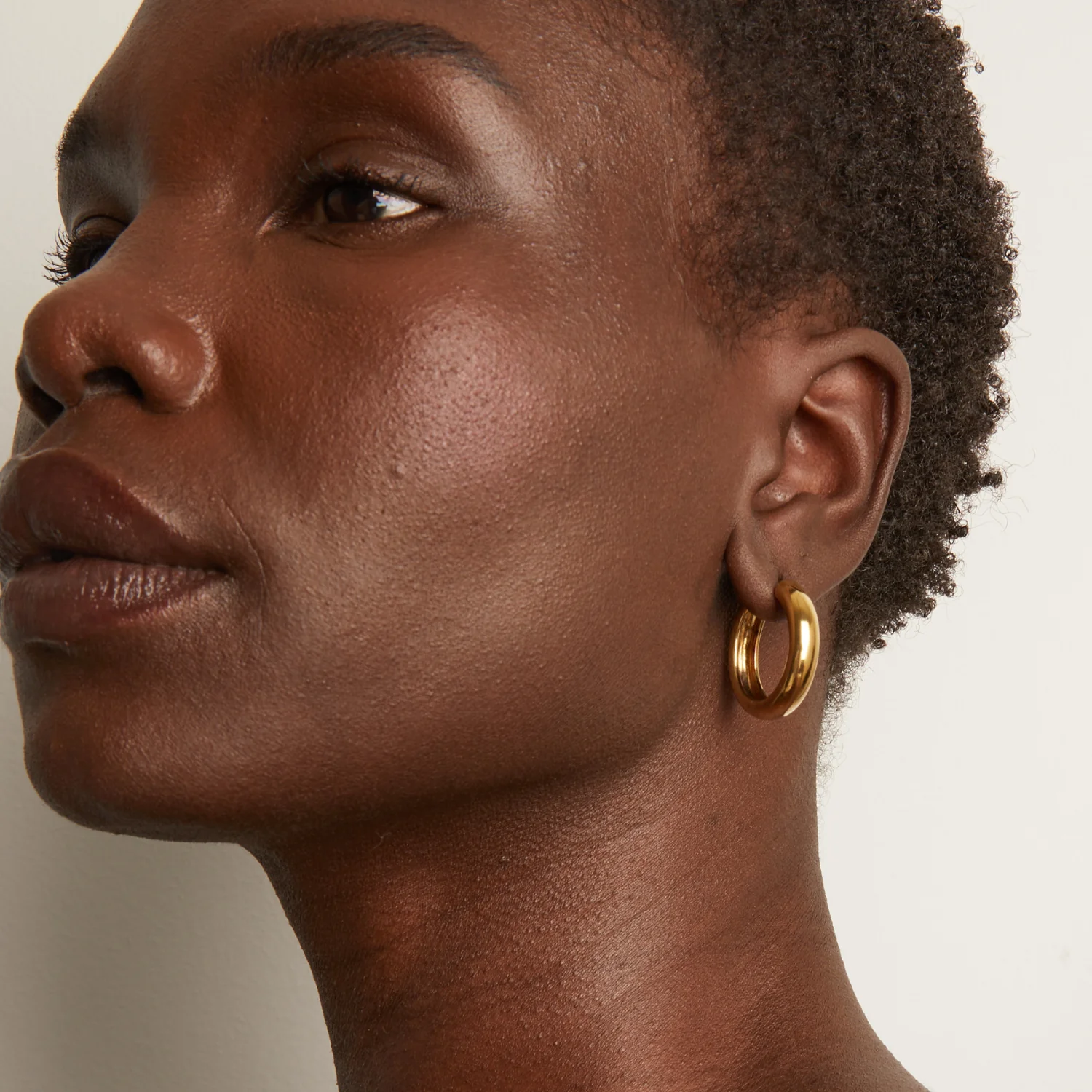 Medium Chunky Hinged Hoop Earrings - Image 23