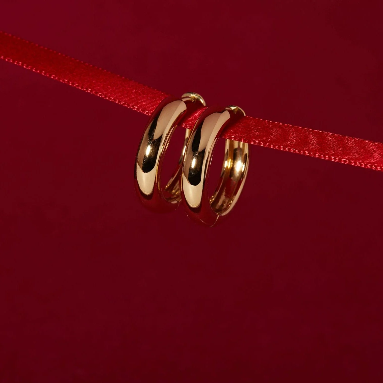 Medium Chunky Hinged Hoop Earrings - Image 8